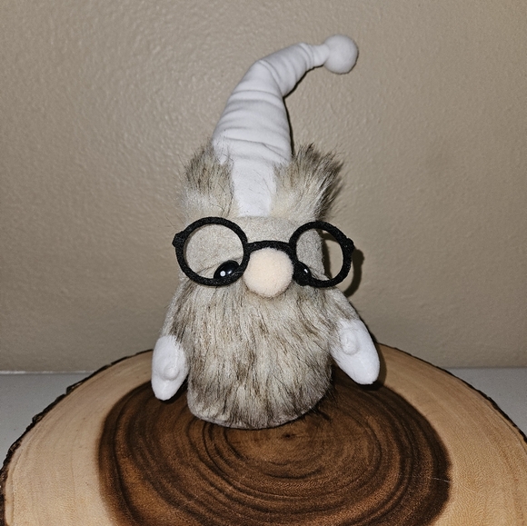 HUG Owl Gnome - Ollie - Picture 2 of 3